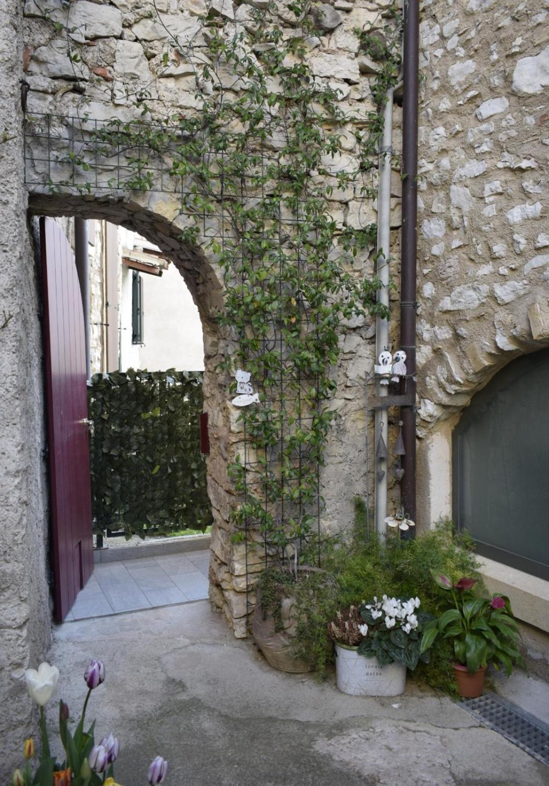 Appartamento Anna Brenzone sul Garda Exteriör bild