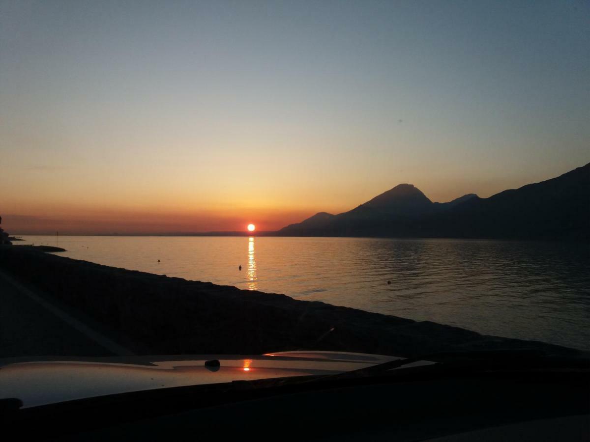 Appartamento Anna Brenzone sul Garda Exteriör bild